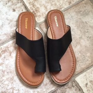 Tilocow Black Sandals